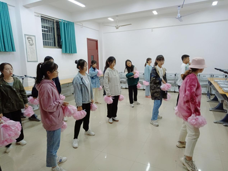 探班公司校运会啦啦队.jpg